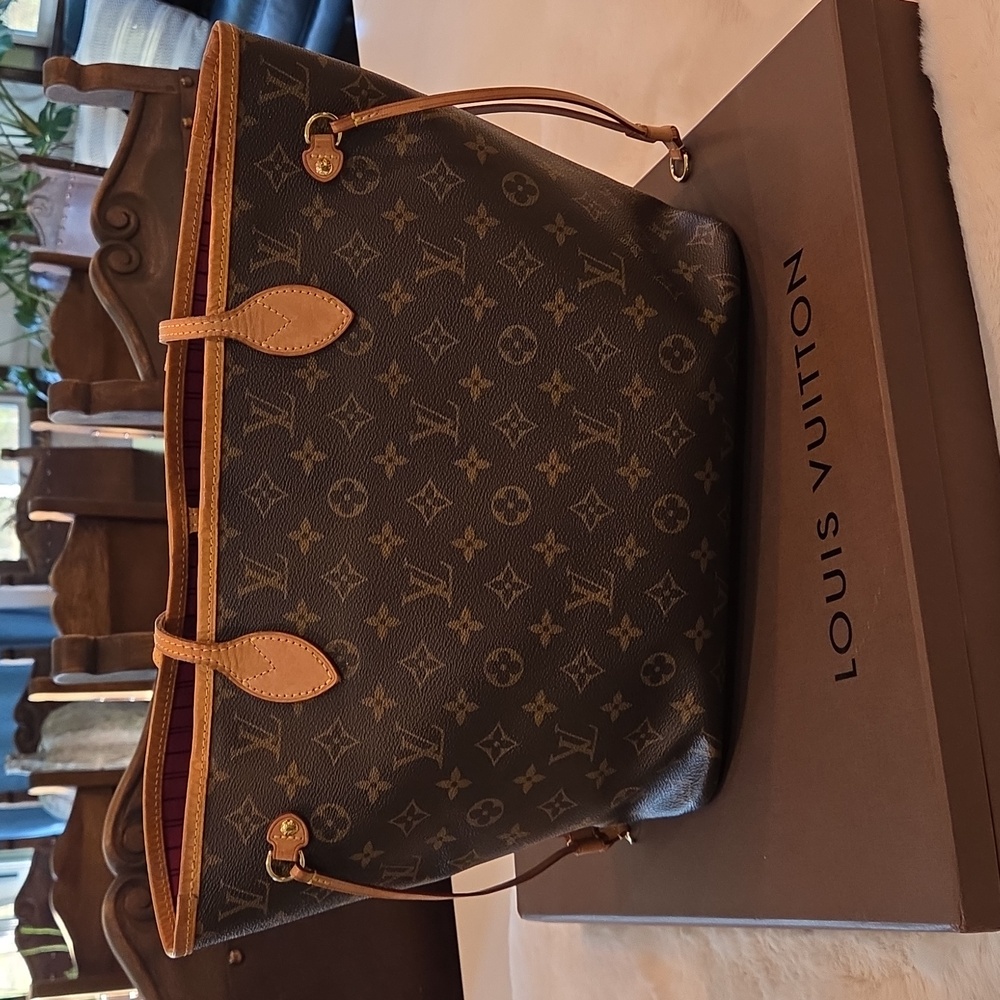 Louis Vuitton Neverfull MM Tote